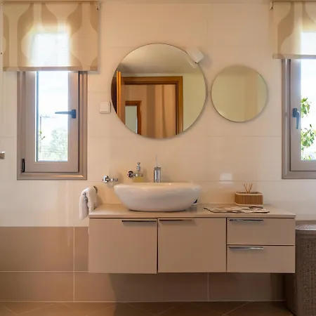 Polyxeni 5br Private Pool Up To 12 Guests Vila